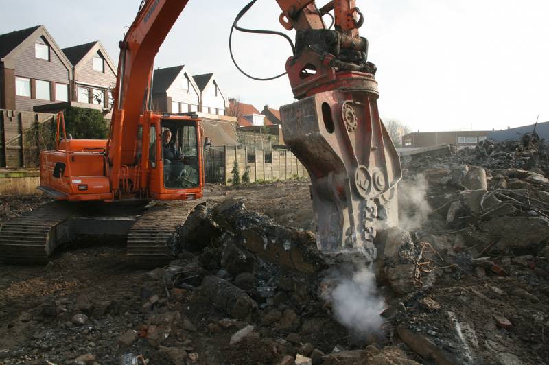 Sloopwerk gebouw voormalige Peugeot dealer Badhoevedorp